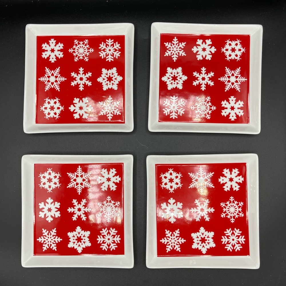 Crate and Barrel Snowflake Plates Set of 4 Christmas Appetizer Plates 5.75 inch